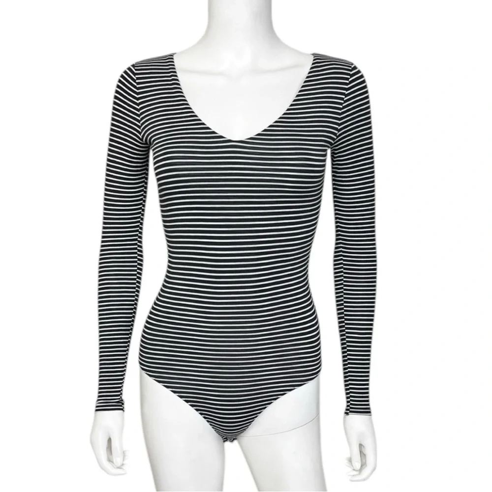 Everlane The Long Sleeve V-Neck Bodysuit in Black/White Stripe - sz XXS
